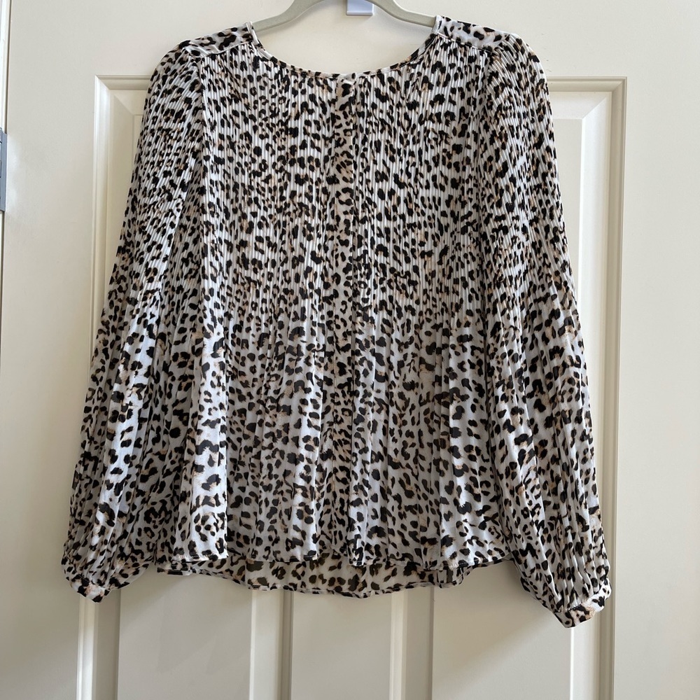 BANANA REPUBLIC animal print pleated top - Picture 2 of 8